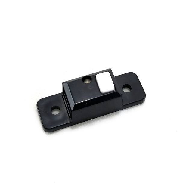 REV Touch Sensor. Beyaz düğmeye basıldığında bu bilgiyi robota iletir.